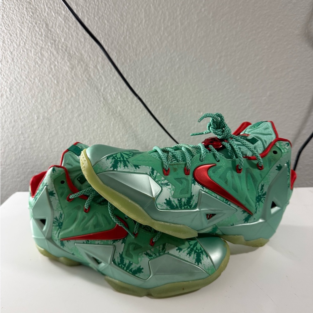 Nike lebron 11 Christmas Men's Sneakers in Green with Red Accents - Picture 2 of 8